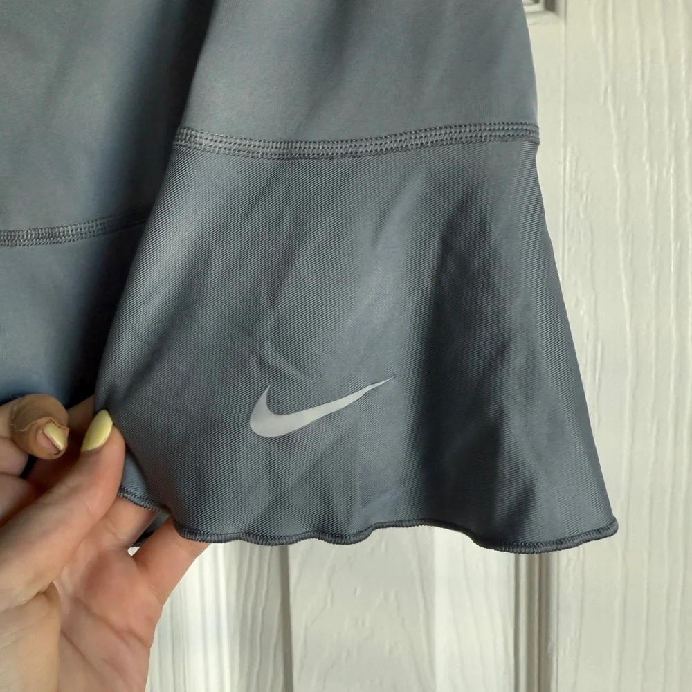 NIKE VINTAGE Gray Skort Athletic Golf Running Low Rise Skirt Shorts Pleated Sz M
